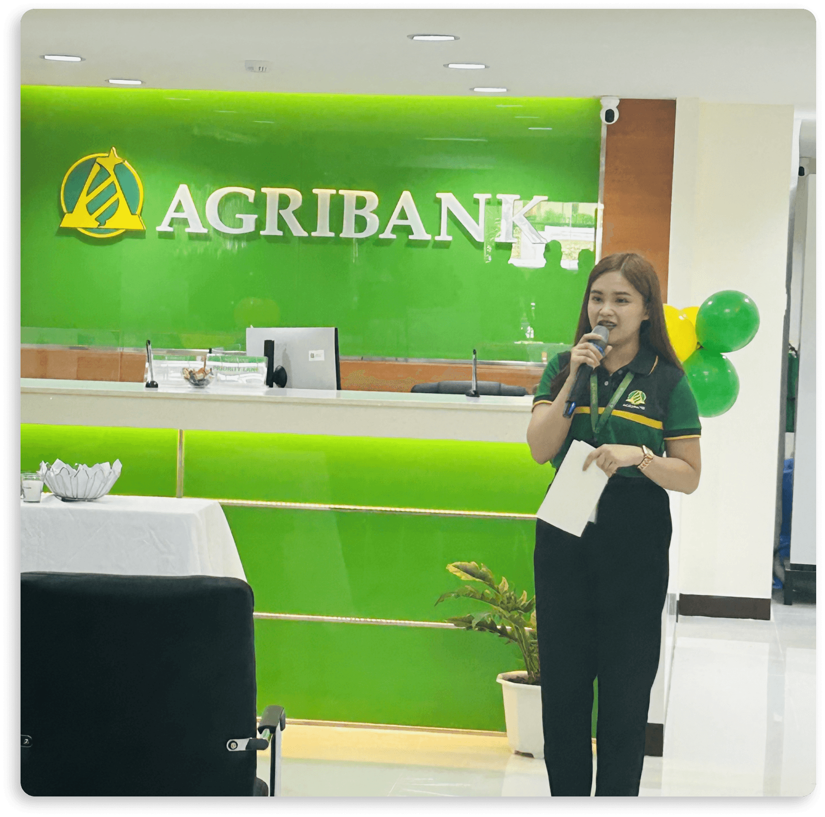 Aljoy as host of Agribank's branch opening.